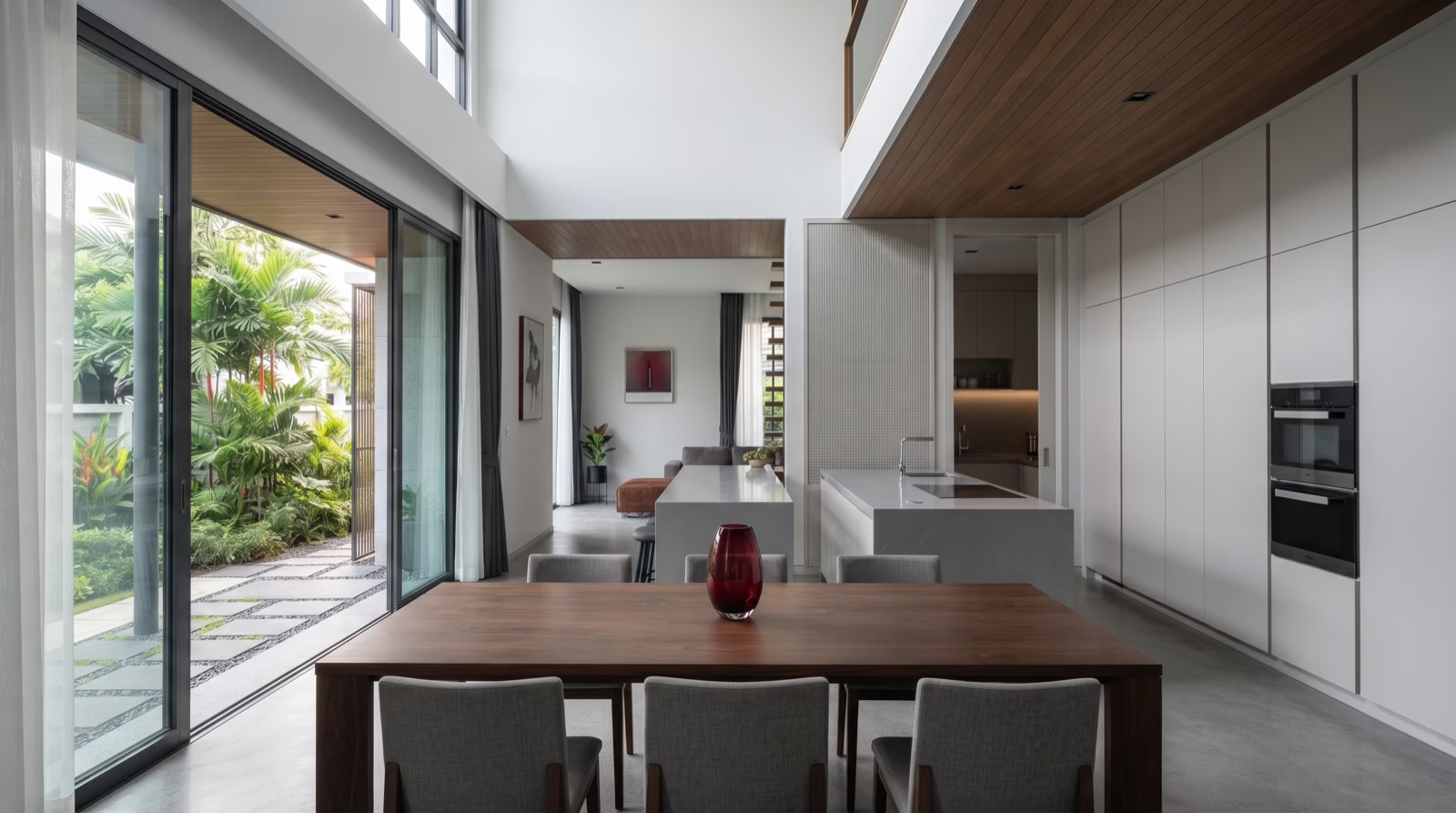 04 · Dining & Kitchen